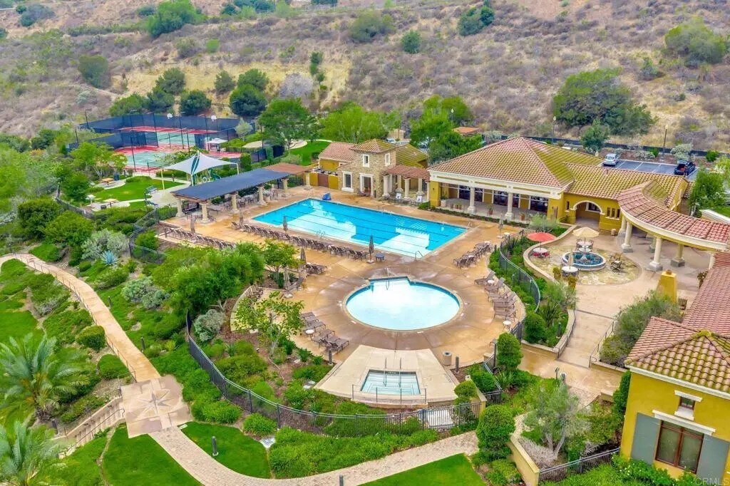 Building Photo - 2642 Bellezza Dr