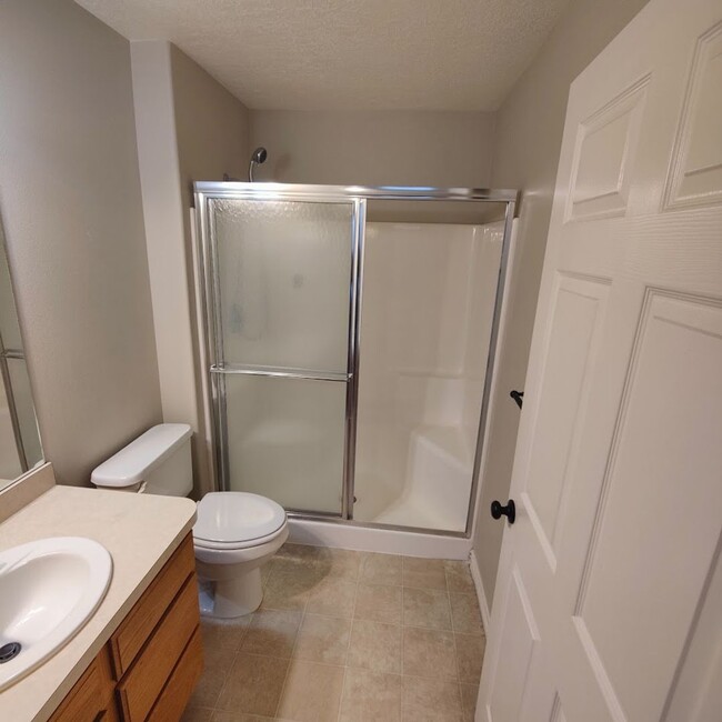 Building Photo - 5 Bed/3 Bath Townhome for Rent in Cedar Hi...