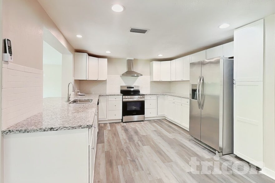 Building Photo - 7330 Cass Cir