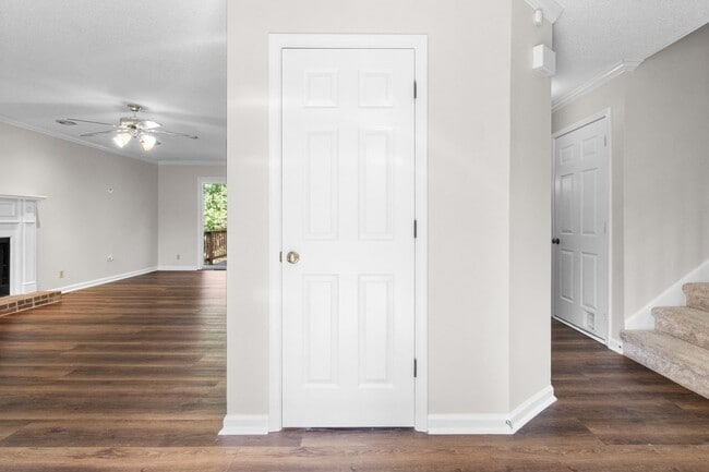 Building Photo - 383 Bosca Ct