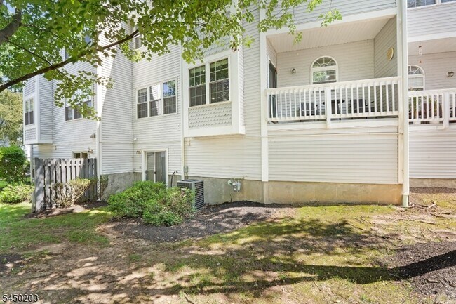 Building Photo - 2202 Yardley Pl