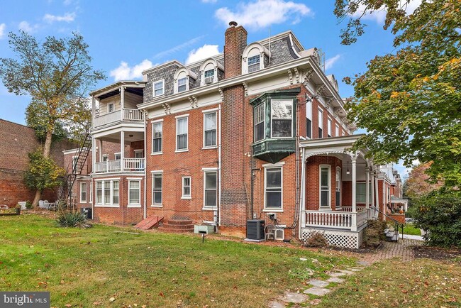 Building Photo - 1410 Delaware Ave
