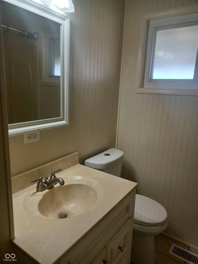 Building Photo - 33 S Post Rd