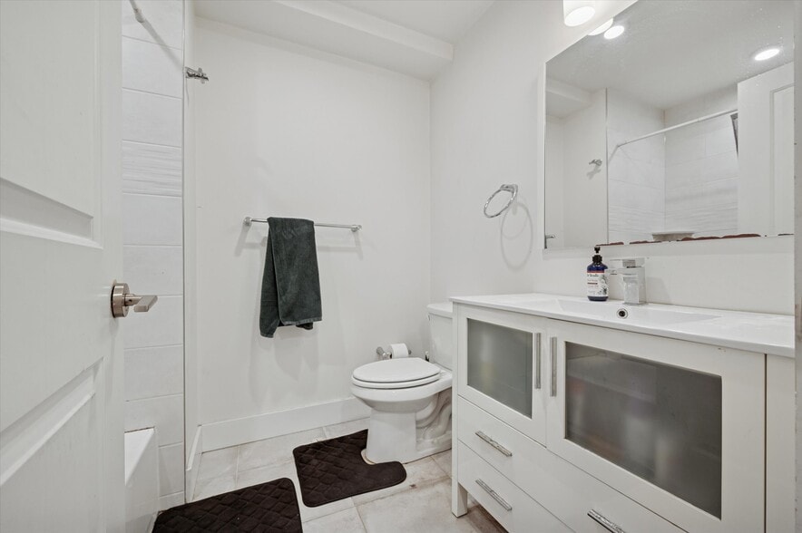 Main Floor Bath - 970 N Marshall St