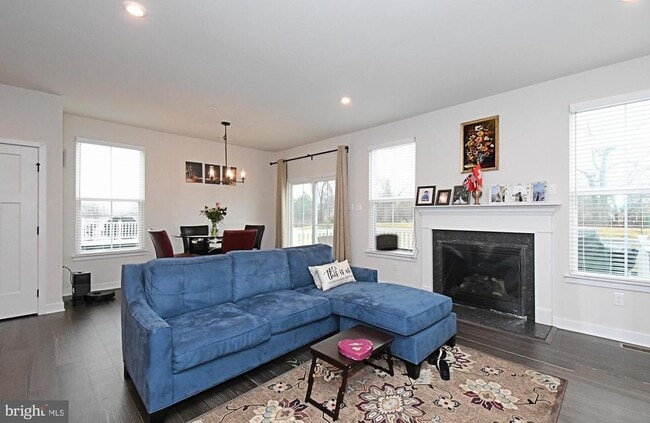 Building Photo - 500 Sterling Dr