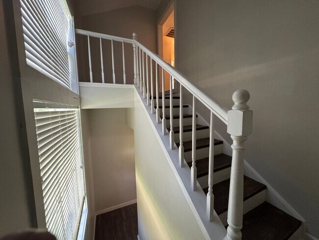 Building Photo - Charming 2 Bedroom Home for Lease in Denha...