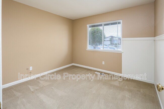 Building Photo - 304 Cabrillo Pl