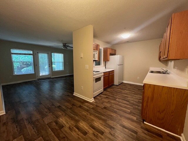 Building Photo - 903 Hanahan Ct