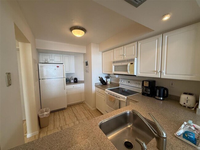 Building Photo - 6279 Sun Blvd