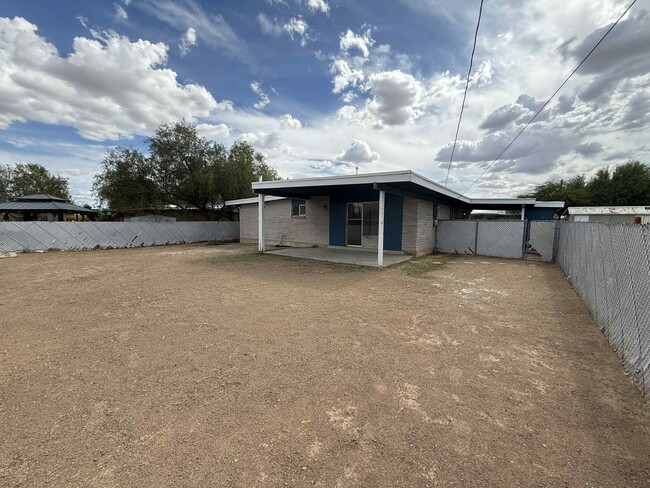 Building Photo - 8133 E 6th St