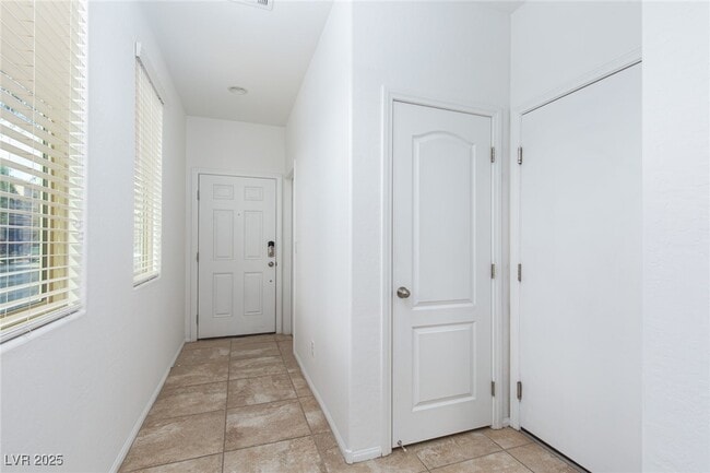 Building Photo - 888 Royal Amethyst Way
