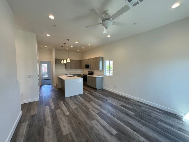 Building Photo - Your Dream Home Awaits: Spacious Summerlin...