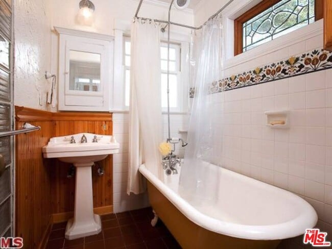 Building Photo - 443 GRAND