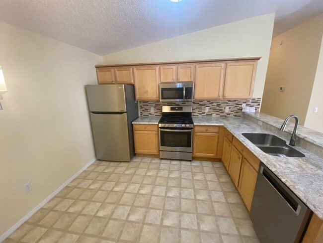 Building Photo - Lovely and Spacious Unfurnished, 2 + 2 Pat...