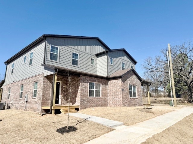 Building Photo - 1521 S Duncan Ave