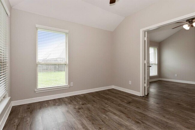 Building Photo - 9735 Stratton Ridge Dr