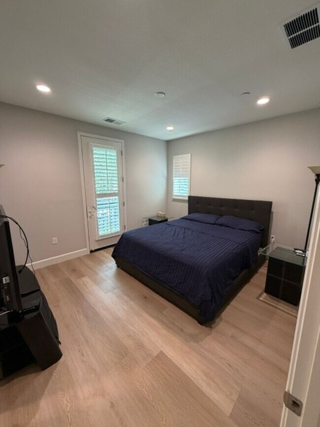 Building Photo - Beautiful Upgraded 4 Bed 3 Bath home in San Ramon Gale Ranch