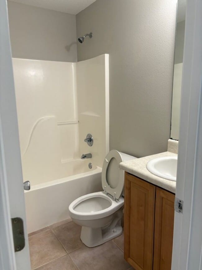 Building Photo - 1831 Sundown Dr