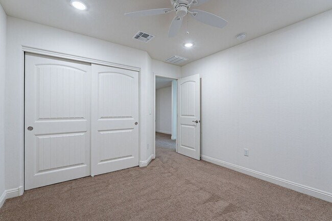 Building Photo - 4 bedroom home for rent