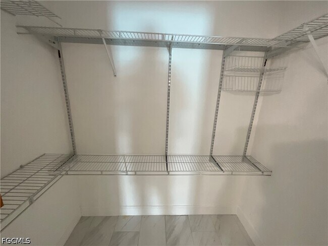 Building Photo - 20620 Pine Tree Ln