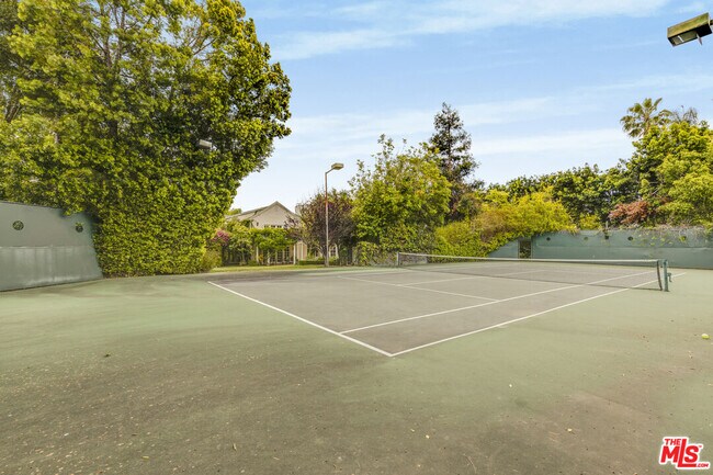 Building Photo - 821 Whittier Dr