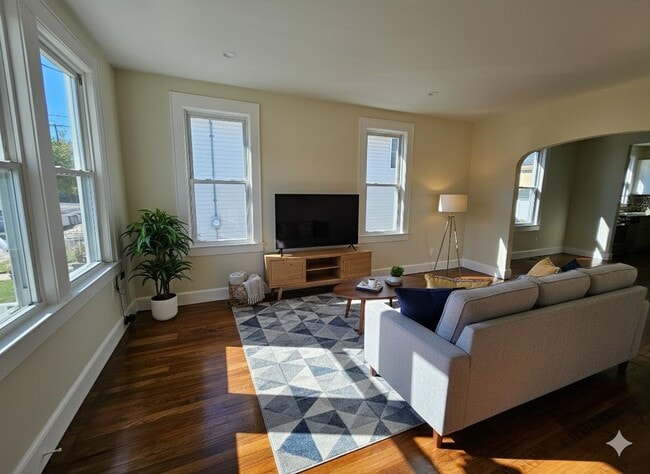 Building Photo - 244 Centre Ave