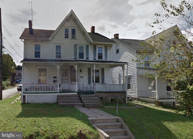 Primary Photo - 632 Olive St