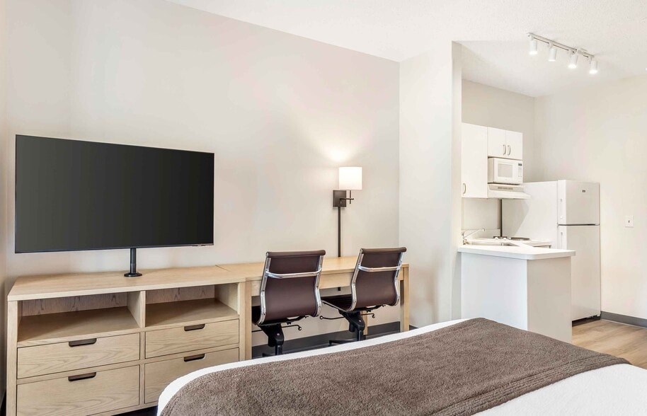 Building Photo - Furnished Studio-Long Island - Melville