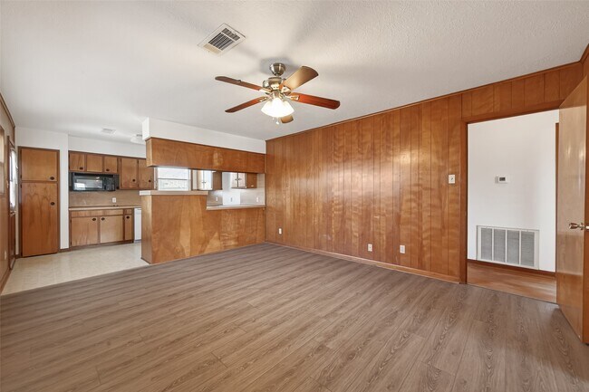 Building Photo - 2607 Penfield Dr