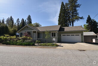 Building Photo - Desirable Grass Valley Home Close to Park
