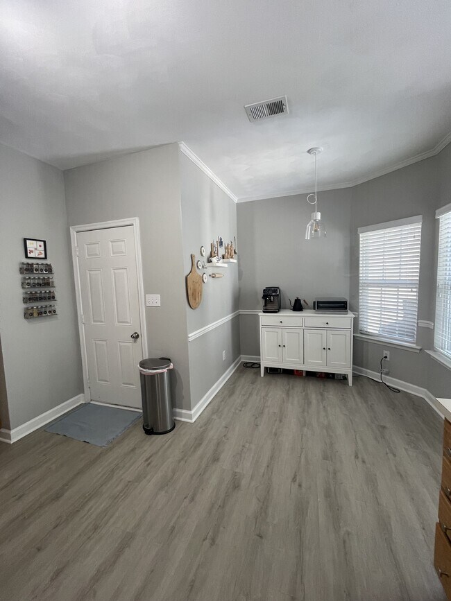 Building Photo - 5268 Pirata Pl