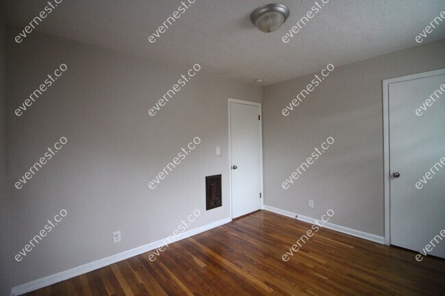 Building Photo - 3 bed / 1 bath