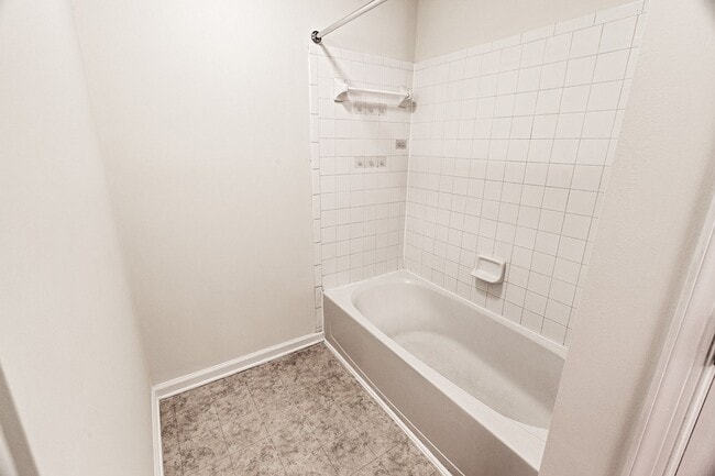 Building Photo - Exceptionally Nice 3 BR 2.5 BA Townhome in River Walk