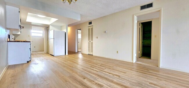 Building Photo - Best 55+ Complex in Merritt Island 3/2 open floor plan.