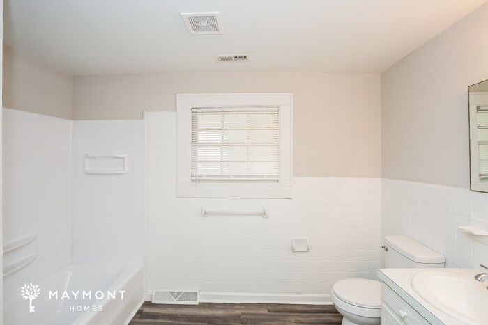 Building Photo - 523 Engleside St