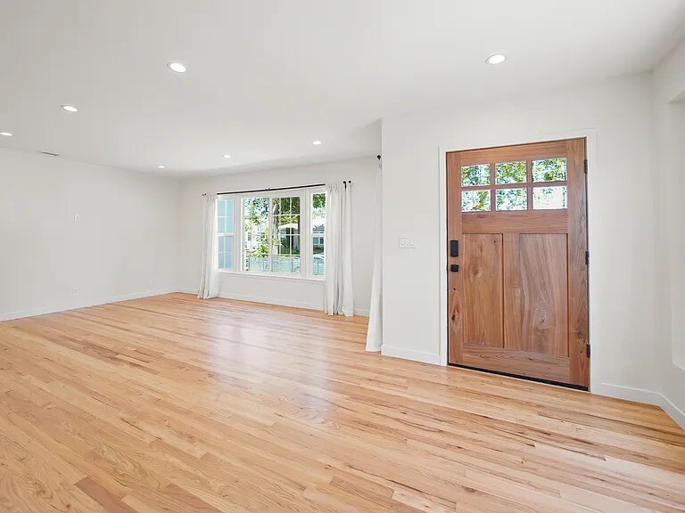 Building Photo - 6501 Hesperia Ave