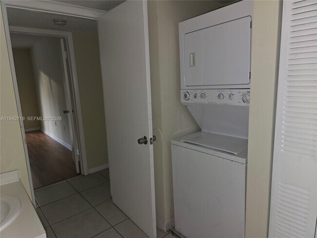 Building Photo - 8215 SW 152nd Ave