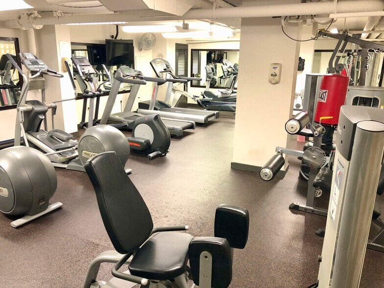 24/7 Fitness Center - 950 25th St NW