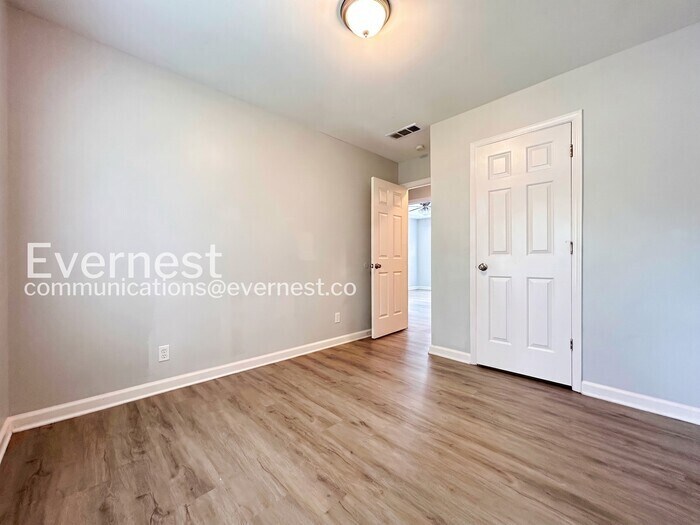 Building Photo - 687 S Evelyn Pl NW
