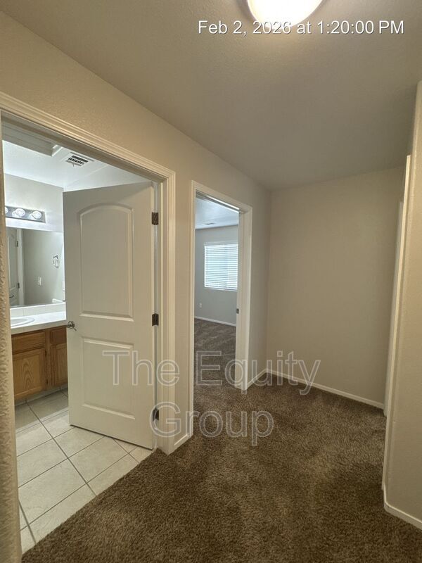 Building Photo - 2547 W Lark Ave