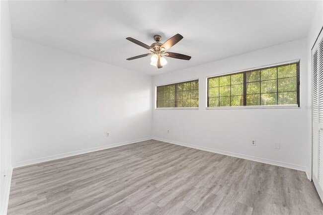 Building Photo - 917 SW 56th Terrace