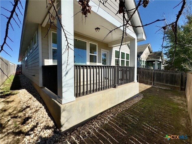 Building Photo - 320 La Escalera Dr