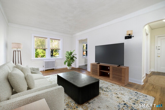 Building Photo - 8 Washington Ct