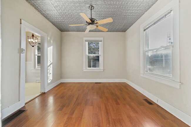 Building Photo - 921 S Sprague Ave