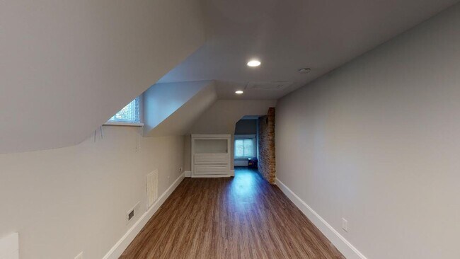 Building Photo - 2300 N High St
