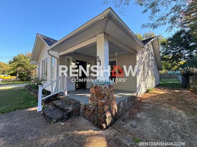 Building Photo - Upgraded 3 Bedroom / 2 Bath Property - Now...