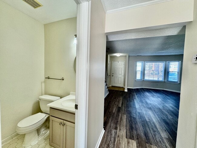 Building Photo - Updated 3-Bedroom Townhome 03-25-26!! Fenced yard, excellent School Zones!!