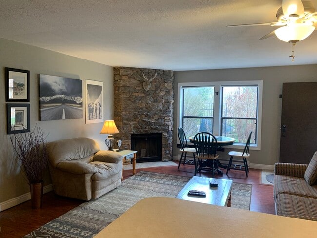 Building Photo - 3615 N Wolf Creek Dr