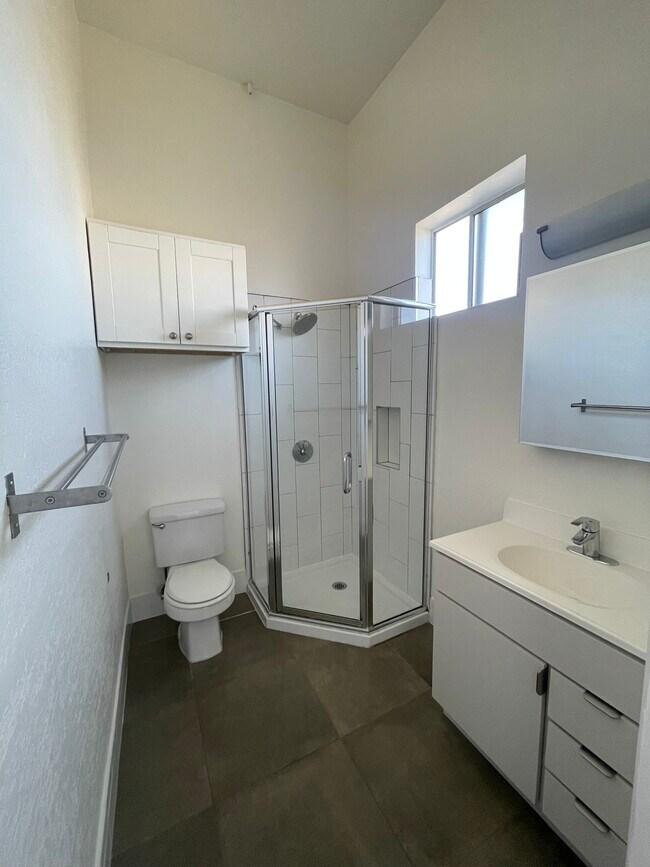 Building Photo - 1534 Center St