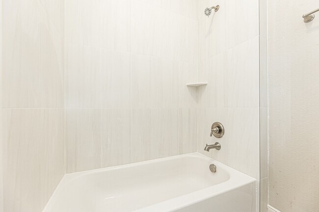 Building Photo - 25514 Kearsley Dr